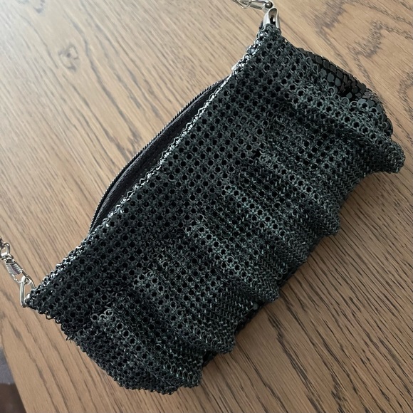 Light weight black metal mesh clutch - Picture 2 of 6